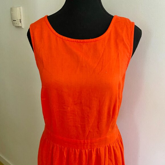 Japna peep-hole open back dress - Picture 3 of 9